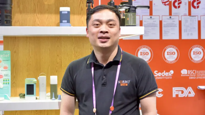 Lionel Xu dice que él y otros empleados de Sorbo Technology están preocupados por lo que pueda pasar si Trump no levanta los aranceles a China.